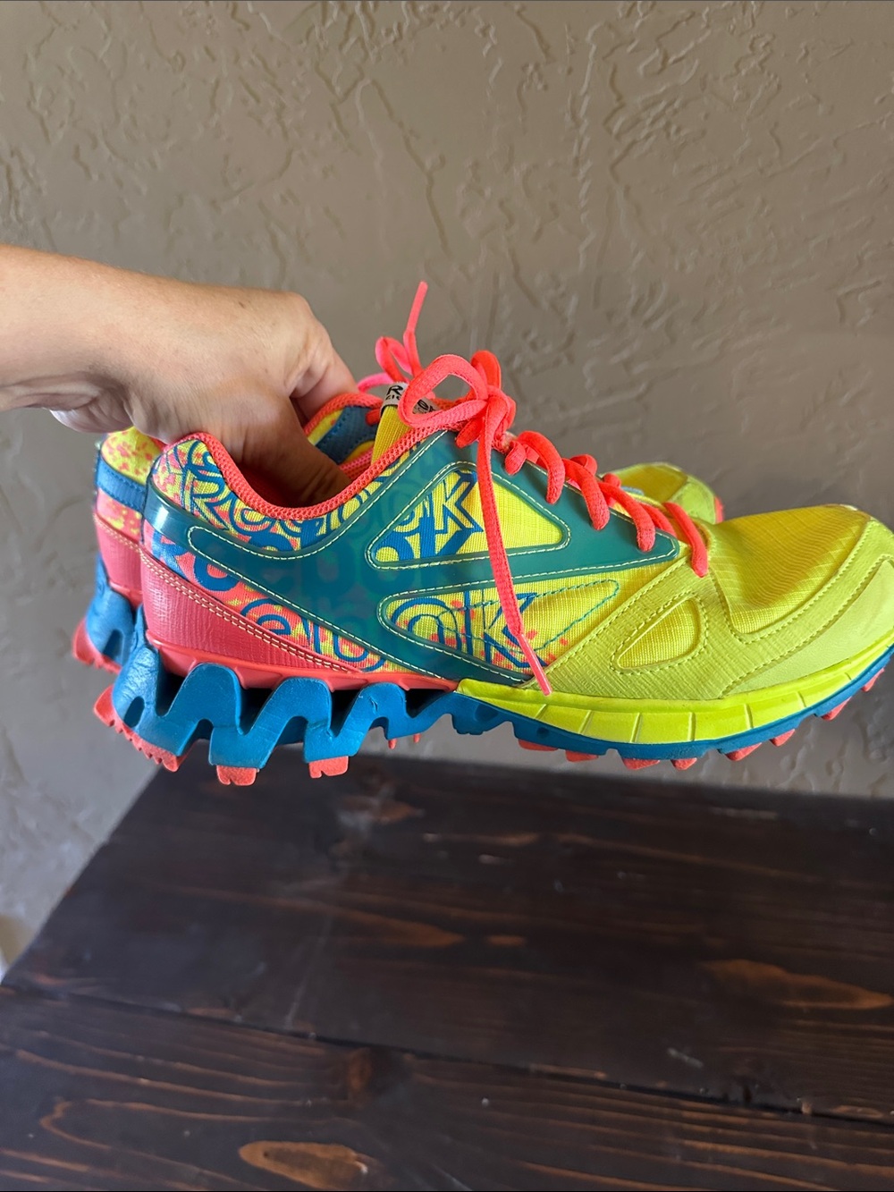 Neon, Reebok zig tech running shoe size 7 neon green blue coral